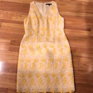 FINAL OFFER! Yellow and white V-neck floral design